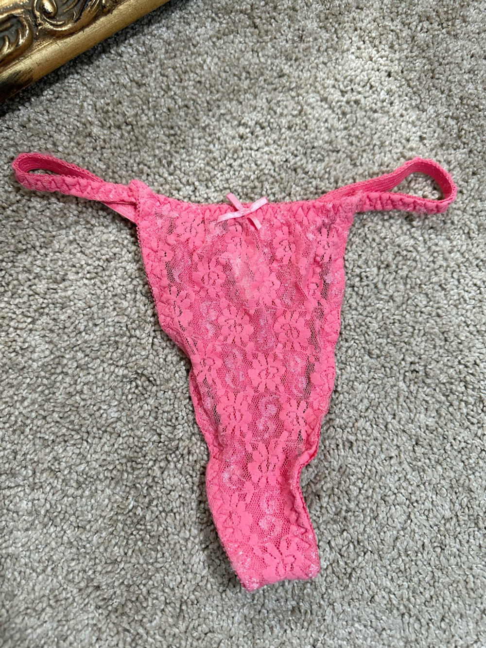 New Vintage Frederick's Of Hollywood Bright Pink Lace Thong Size Small